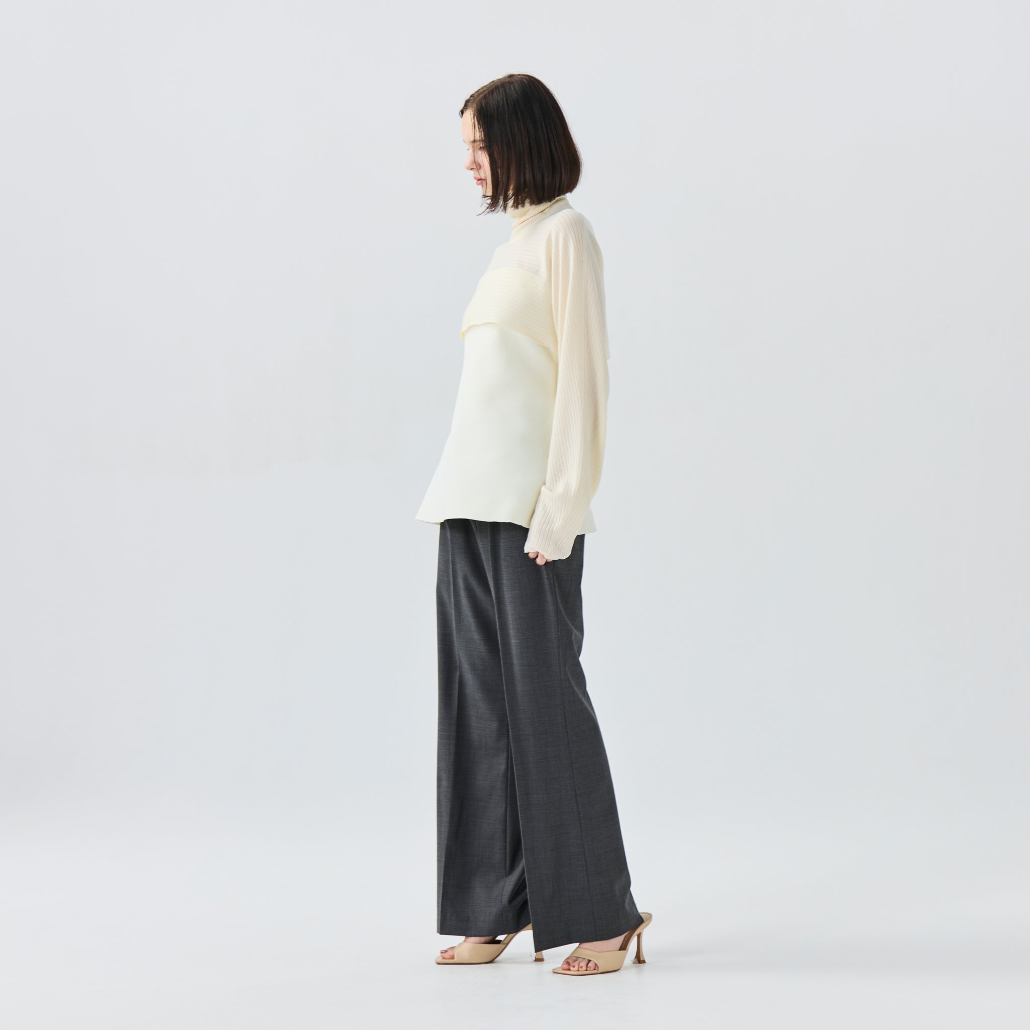 ペプラムプルオーバーニット