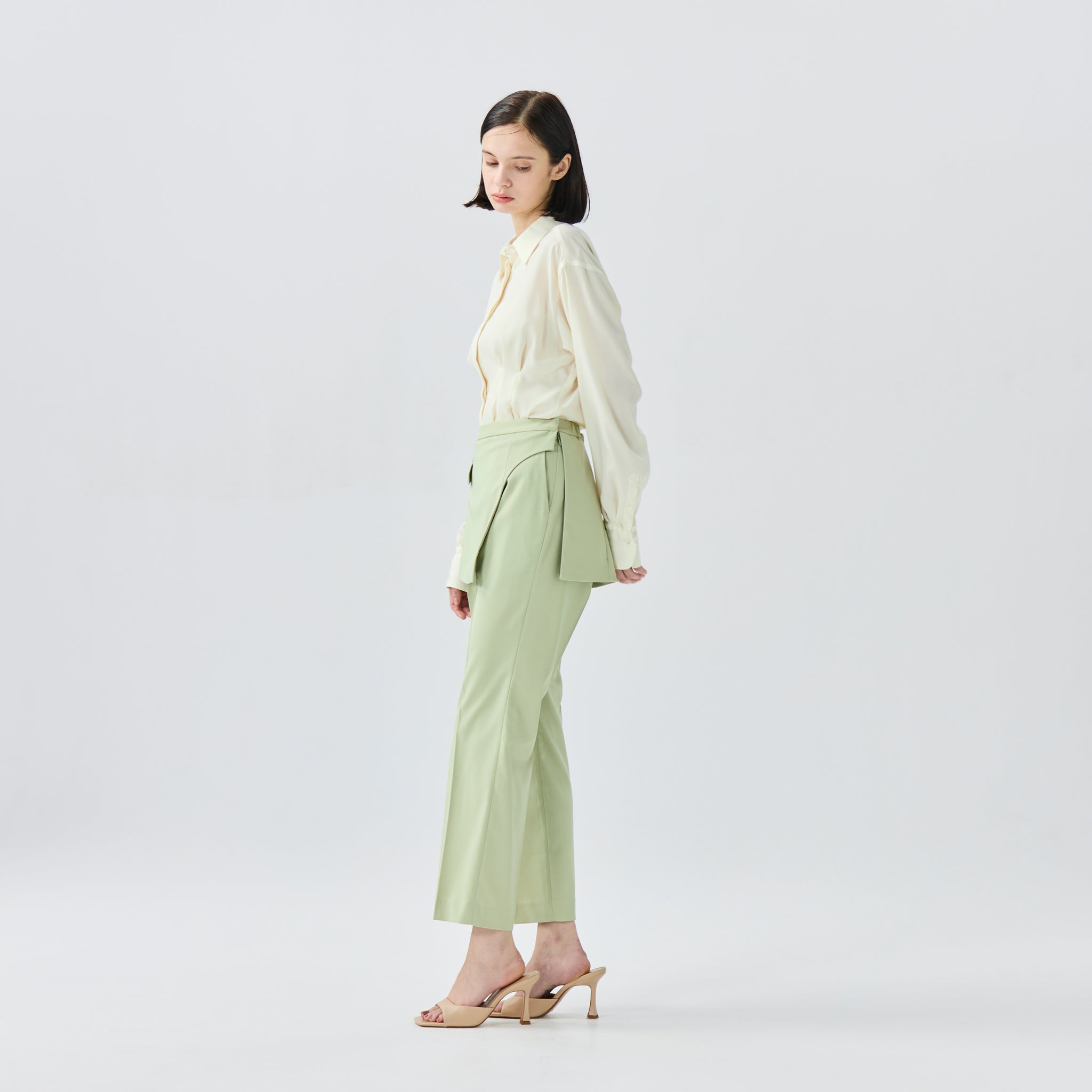 インバーテッドタックブラウス