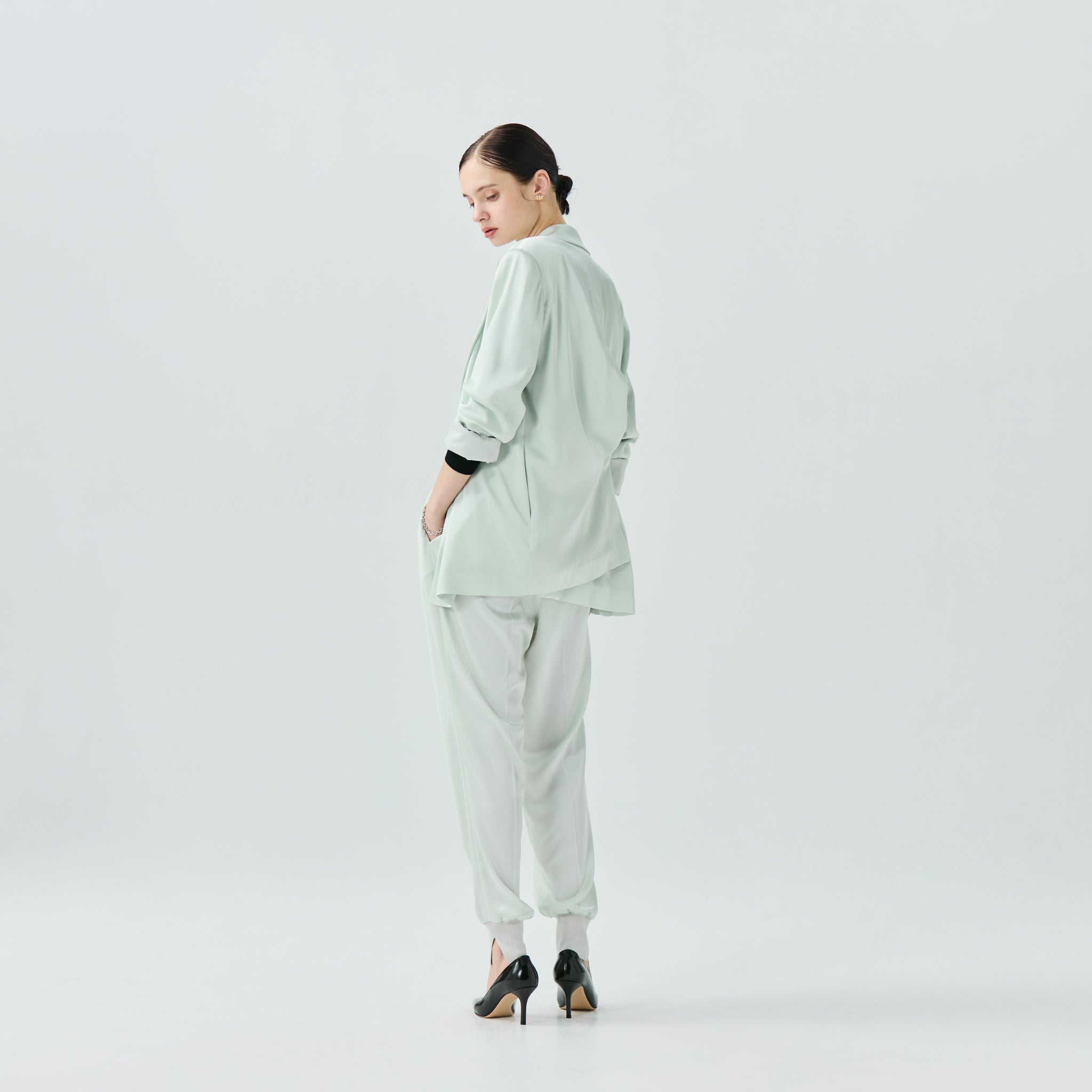 TMOサテンタックジョガーパンツ