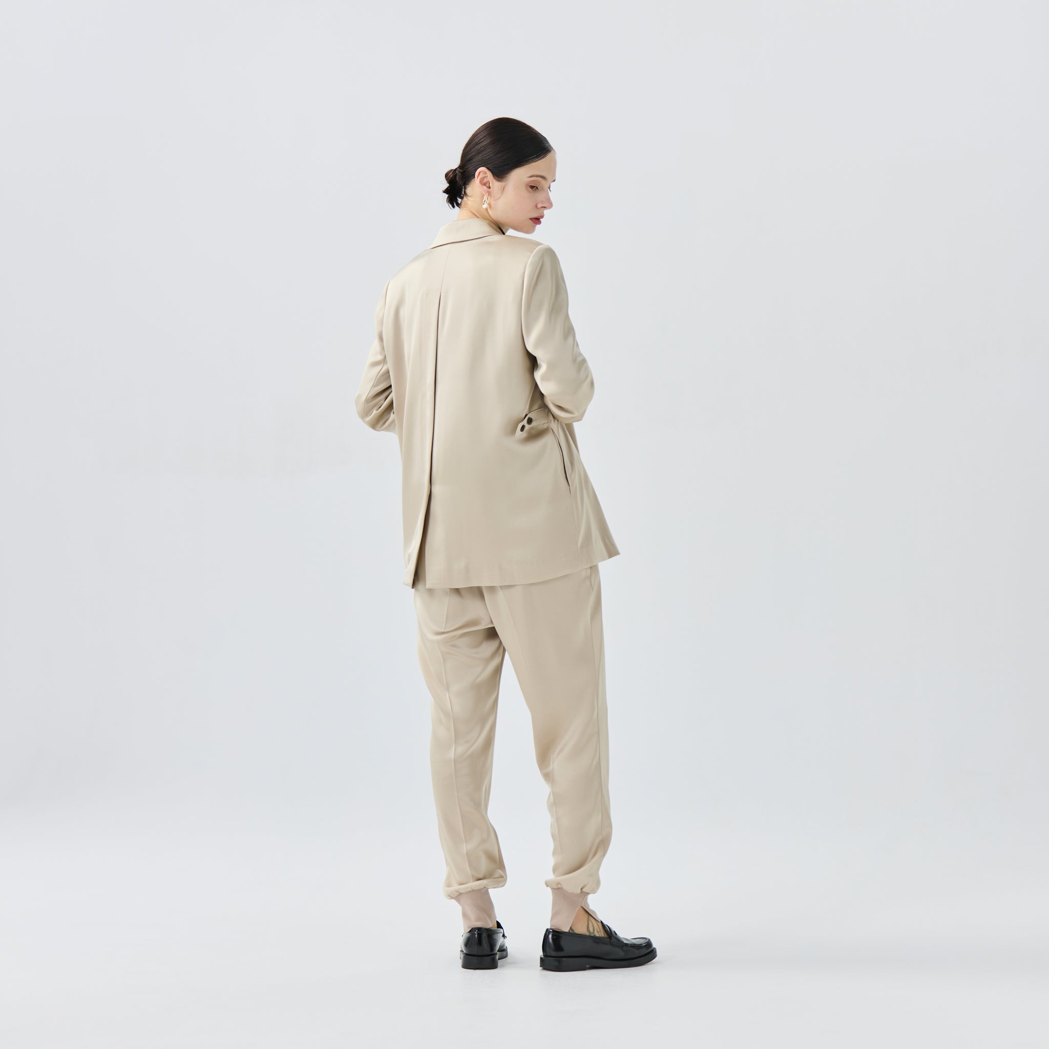 TMOサテンタックジョガーパンツ