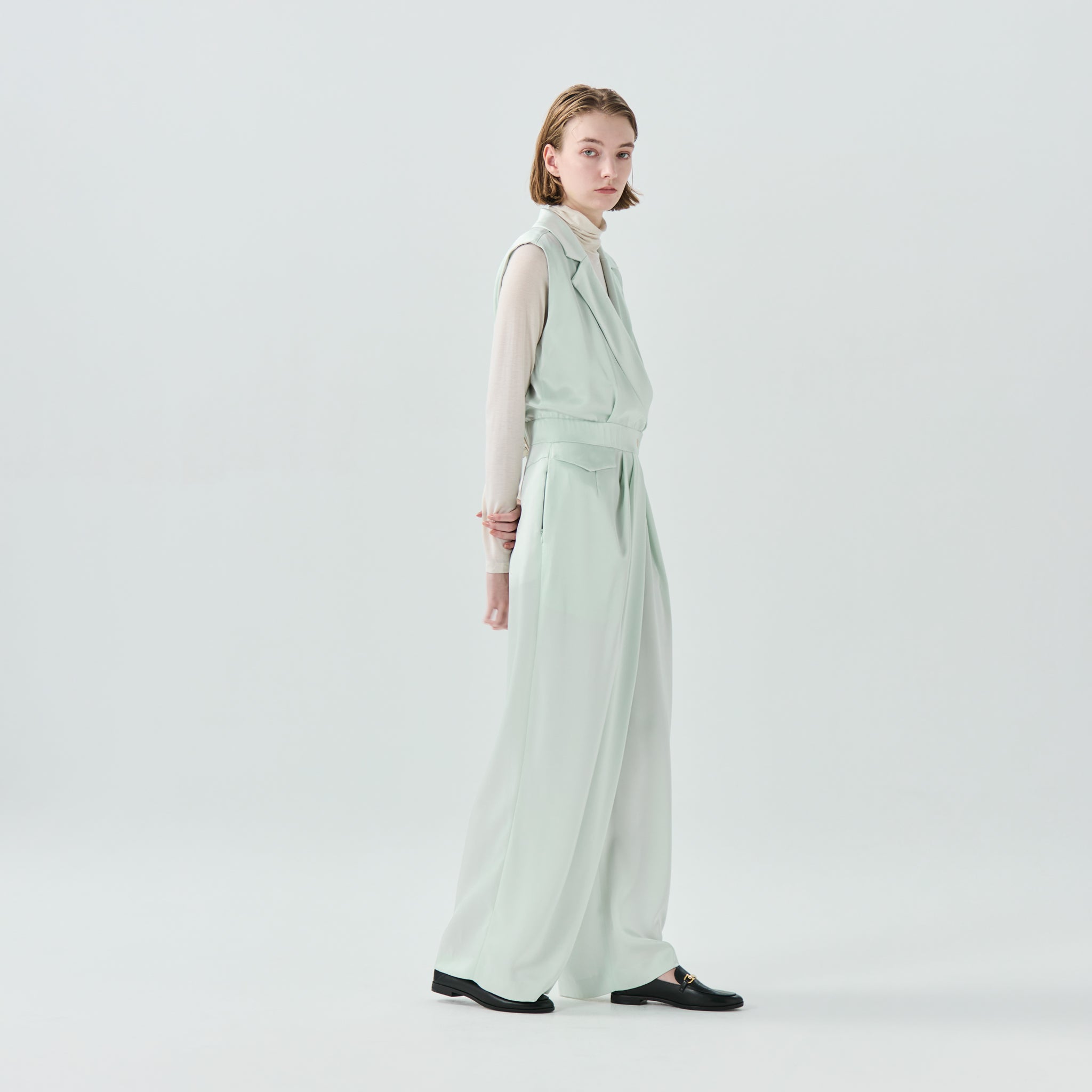 TMOサテンジャンプスーツ