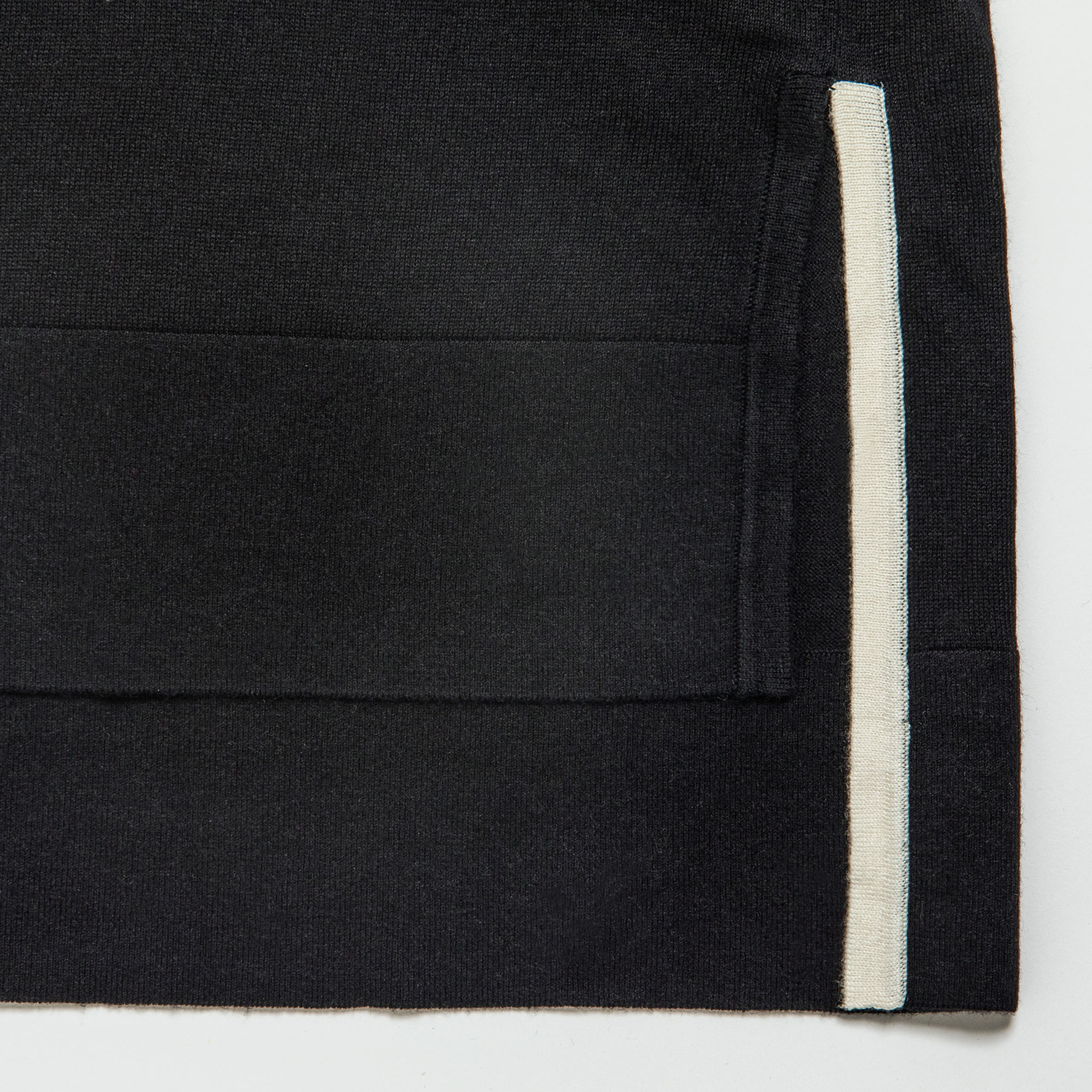 「グッドアップニット」シルクウール クルーネック