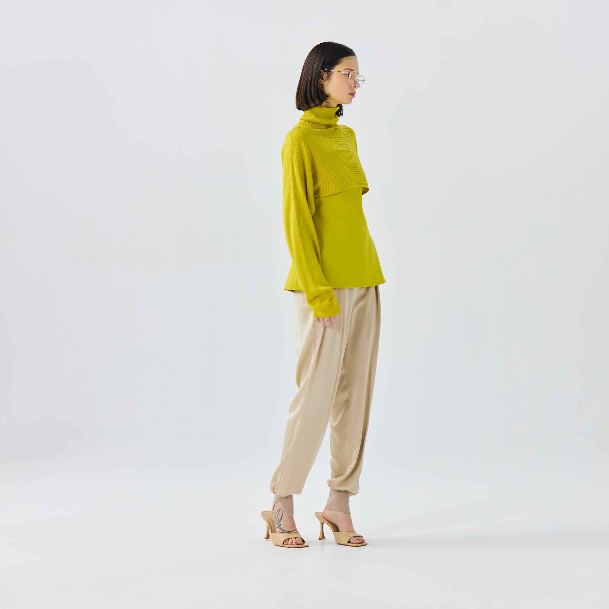 ペプラムプルオーバーニット