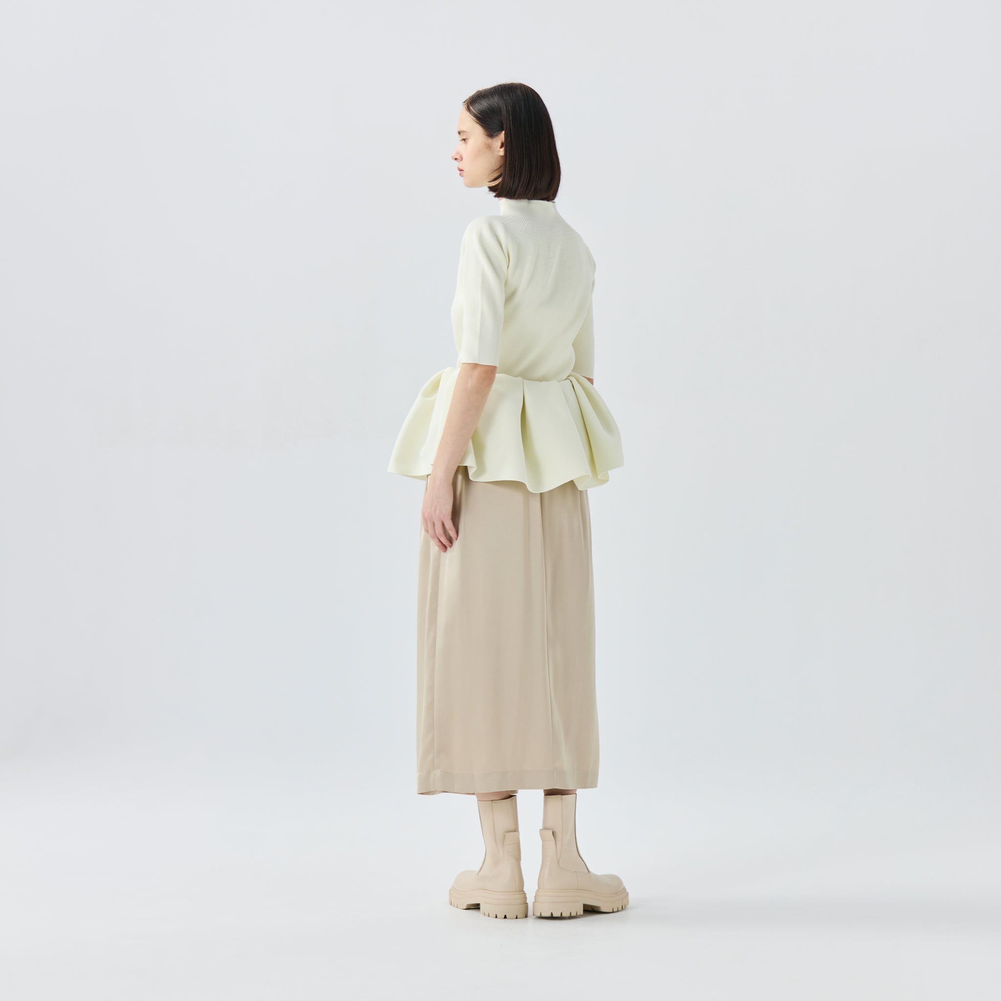 ケープ付きプルオーバーニット