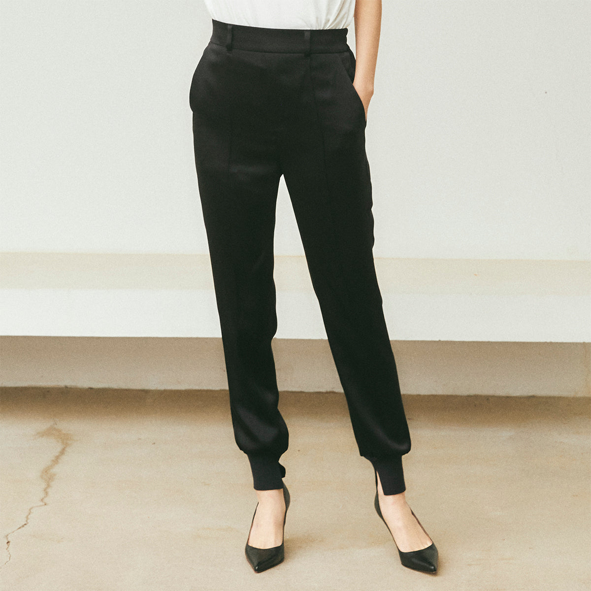 「フェアウェイパンツ」ダブルサテンジョガー