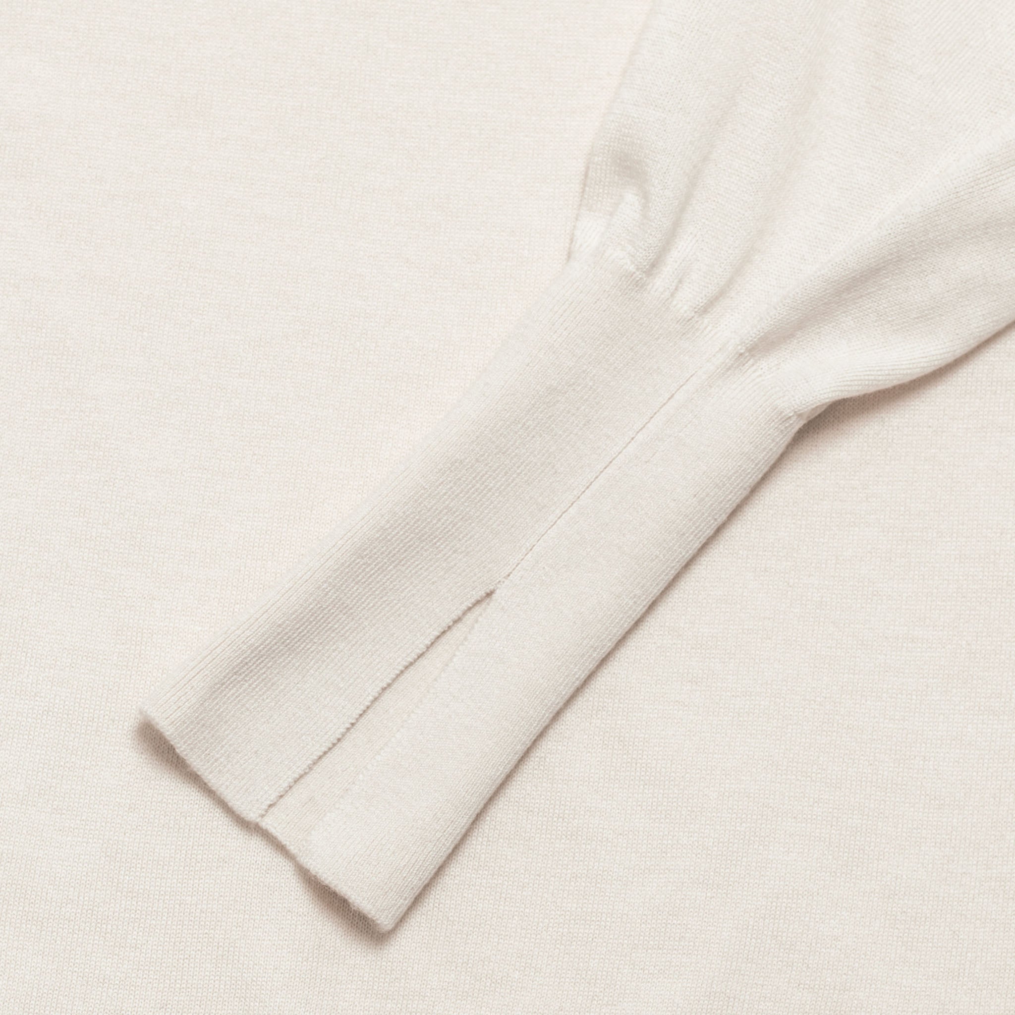 「グッドアップニット」シルクウール クルーネック