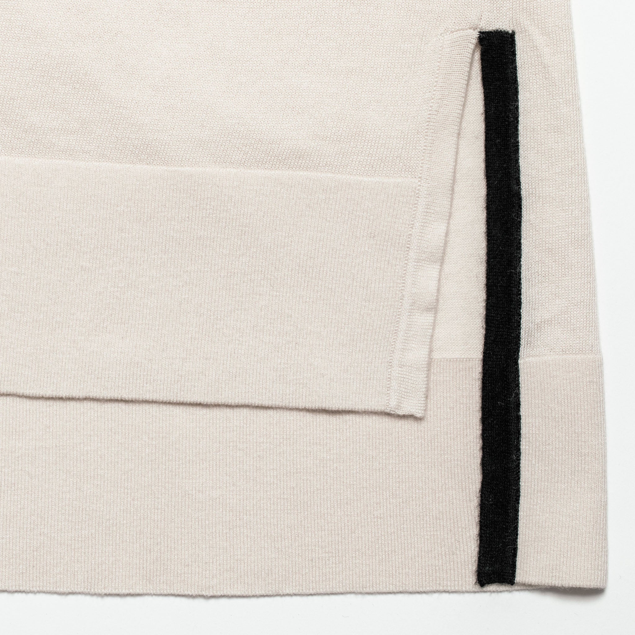 「グッドアップニット」シルクウール クルーネック