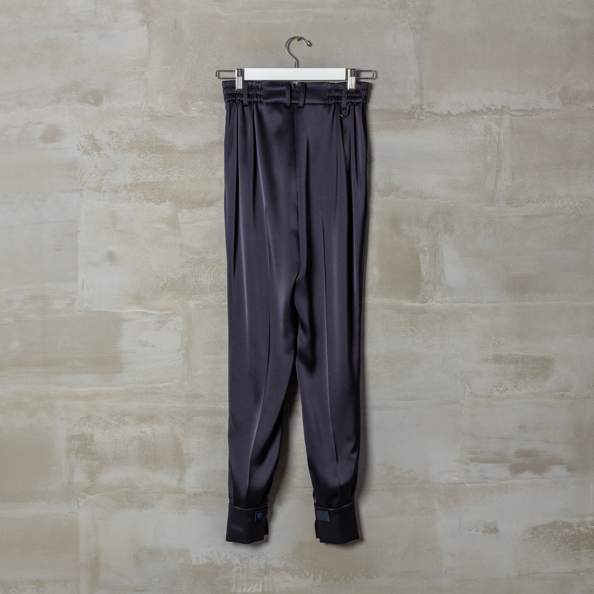 「フェアウェイパンツ」オールサテンジョガー