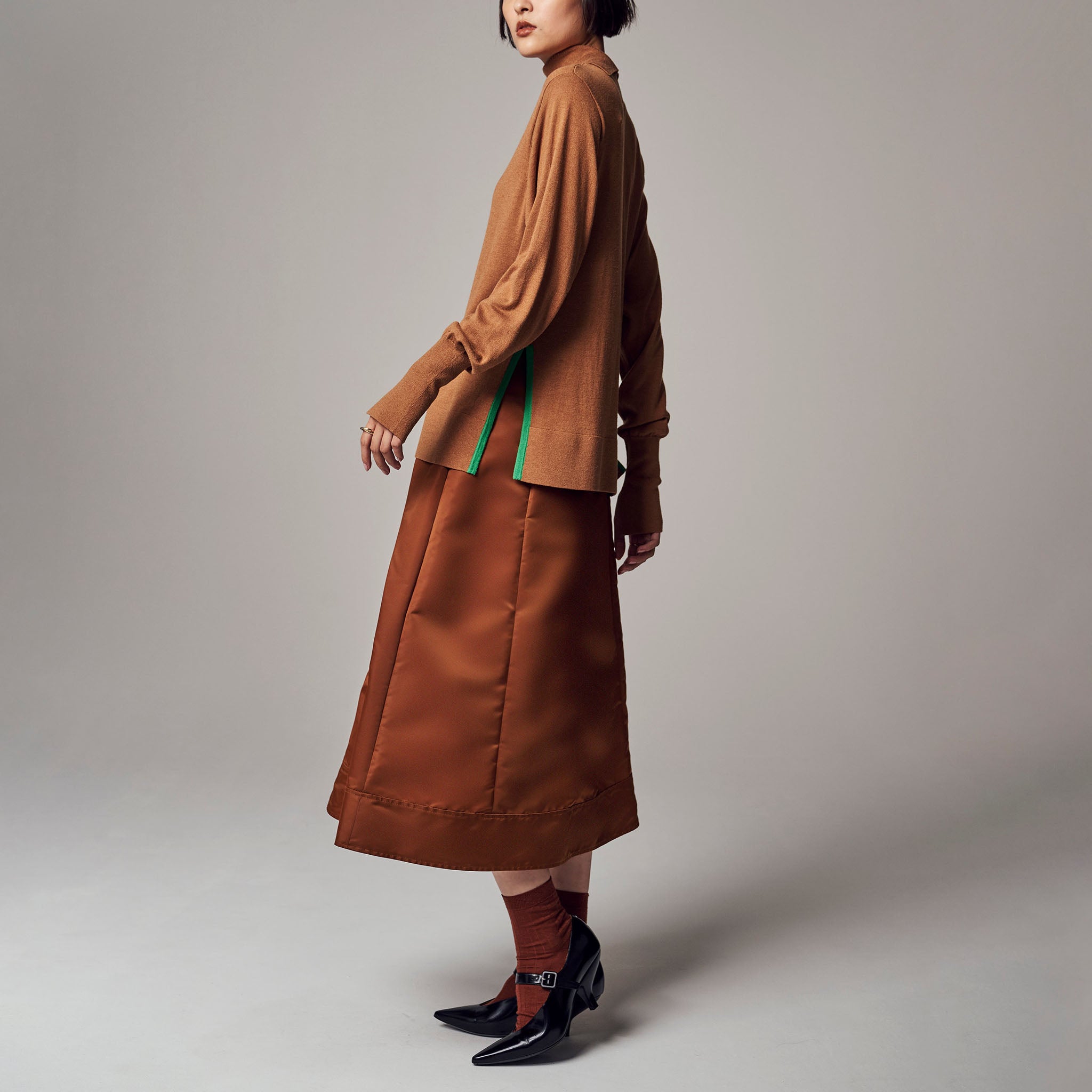 「カーゴトライアングルスカート」ミリタリーサテン