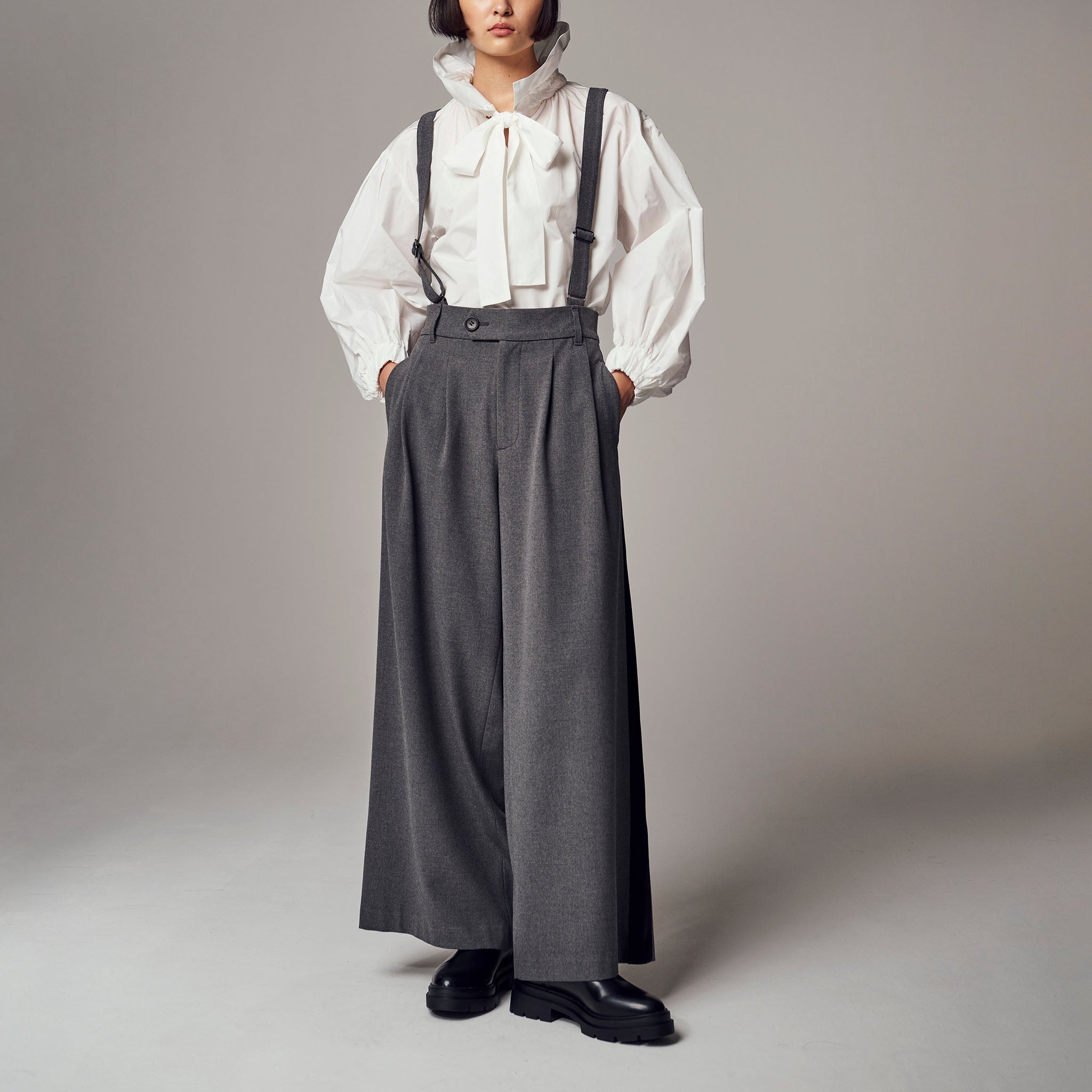 「ギャザリングリボンブラウス」 リュクスタフタ